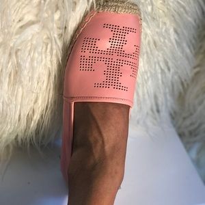 Tory Burch cool flats.... Never been worn!!